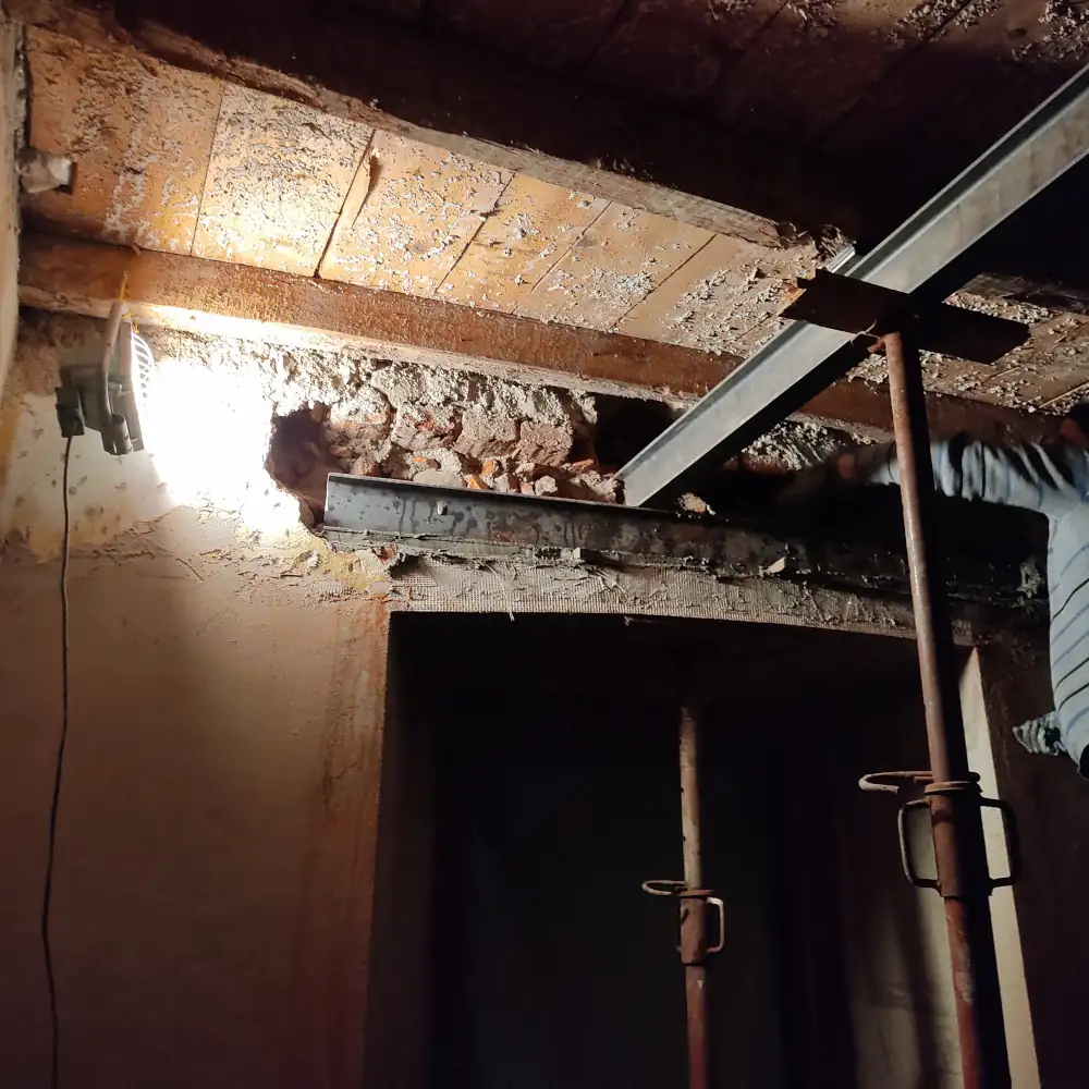 Apertura di un varco in muratura portante con architrave di sostegno