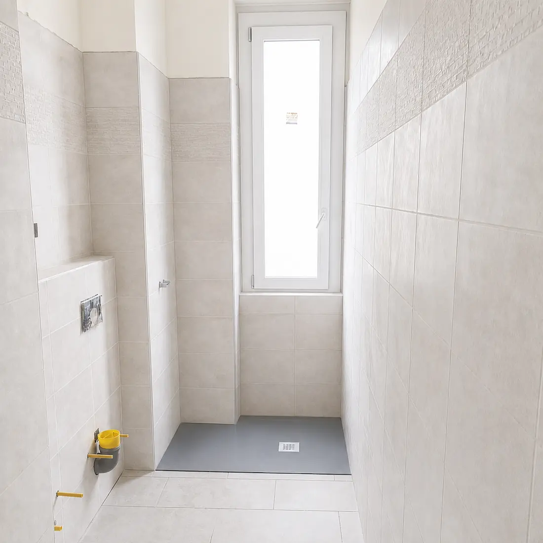 Bagno rifatto da Rededil con nuovi rivestimenti e sanitari