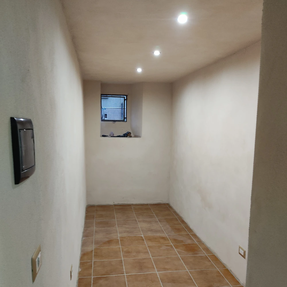 Ristrutturazione di una cantina interrata con nuovi intonaci